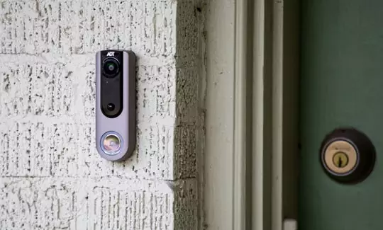 adt-video-doorbell-lifestyle